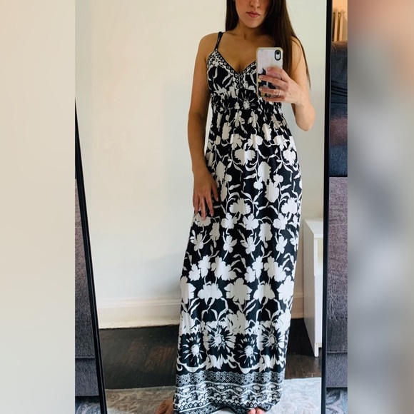 Blk/Wht Flower Print Maxi - Picture 3 of 6